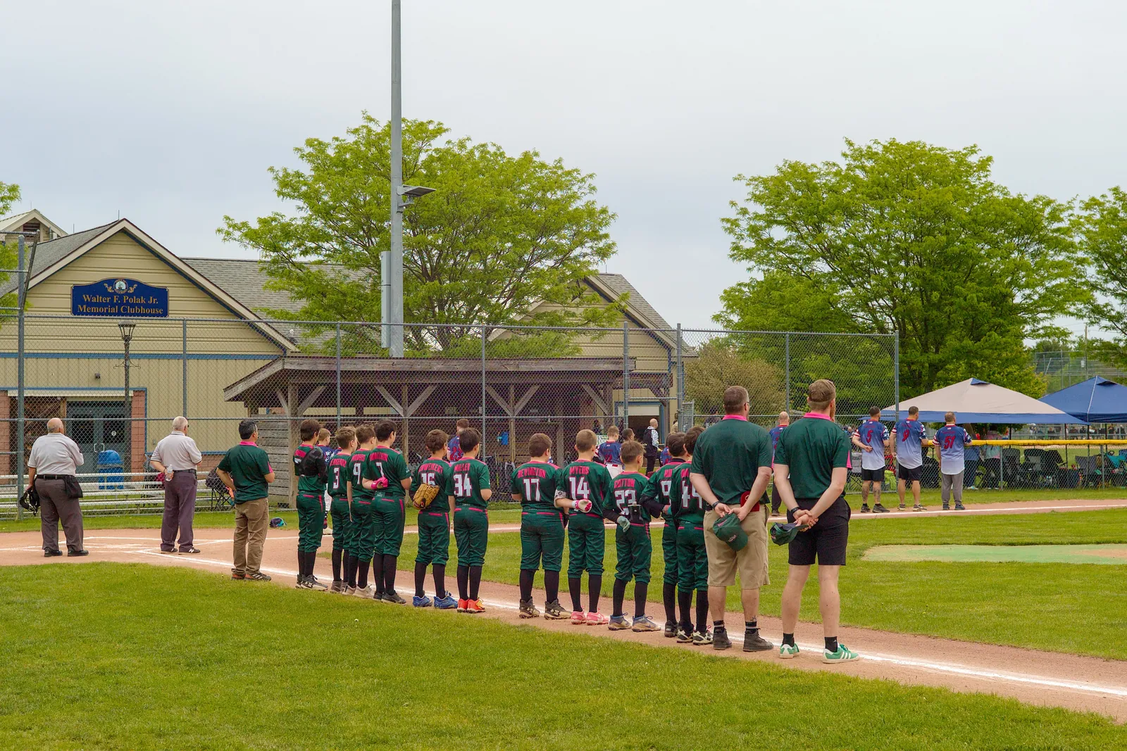 Rizzlers players and coaches lined up along the baseline