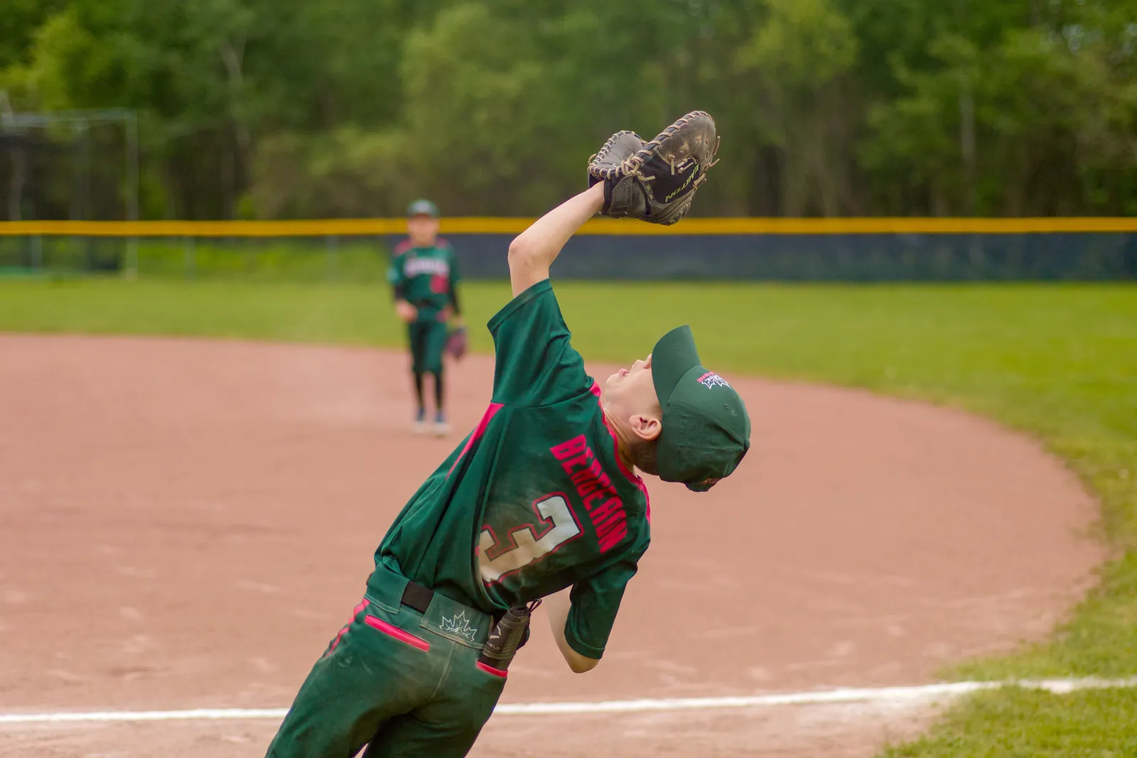 A Rizzlers infielder leaps for a high throw